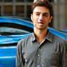 Mathieu Chapuis à côté de sa voiture après detailing